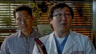 Hawaii Five-0 – Ein Serienmord beschäftigt Chin (Daniel Dae Kim, l.) und Max (Masi Oka, r.) ...