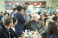 Community – Shirley (Yvette Nicole Brown, l.) verkündet glücklich, dass sie schwanger ist. Leider kommt ausser ihrem Ex-Mann Andre (Malcolm-Jamal Warner , M.) auch Chang als potenzieller Vater in Frage ...