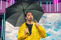 Babbel Net! – "Babbel Net!" - übers Wetter. Bei Bülents Comedy-Tutorial bleiben keine Fragen offen. Bülent Ceylan versucht in einer Kältekammer bei minus 110 Grad zu überleben und entert als Anneliese das ARD Morgenmagazin. Dort erklärt ihm Wetterspezialist Donald Bäcker die wichtigsten Kniffe der Meteorologen und Anneliese präsentiert als sexy Wetterfee den aktuellen Wetterbericht. Mitwirkende: Bülent Ceylan; Esra; Benedikt Hülsbusch; LauRAW