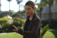 Lucifer – Gerät zwischen die Fronten, als ein betrogener Ehemann Rache nehmen will: Chloe (Lauren German) ...