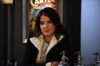 How I Met Your Mother – Barney verbringt seine Freizeit fast nur noch mit Patrice, Robins dicker Kollegin und erklärter Feindin, was Robin (Cobie Smulders) alles andere als verstehen kann ...