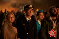 Final Take-Off - Einsame Entscheidung – v.l.n.r.: Alexandra (Agne Grudyte), Leonid Zinchenko (Vladimir Mashkov), Vika (Katerina Shpitsa).