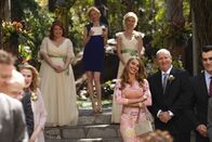 Modern Family – L-R: Barb Tucker (Celia Weston), Pameron Tucker (Dana Powell), Sal (Elizabeth Banks), Claire Dunphy (Julie Bowen), Gloria Delgado-Pritchett (Sofía Vergara), Jay Pritchett (Ed O'Neill), Phil Dunphy (Ty Burrell)
