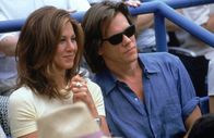 Der gebuchte Mann – Kate (Jennifer Aniston, l.); Sam (Kevin Bacon, r.)