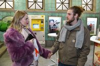 Alles oder Nichts – (v.l.n.r.) Anja (Franziska Breite); Henning (Martin Augustin Schneider)