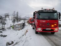 Ice Road Rescue - Extremrettung in Norwegen – How many rescue trucks does one stranded trailer need? (National Geographic)