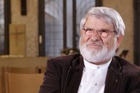 Die sieben geheimen Atompläne der DDR – Harald Brettschneider war Jugendpfarrer in Sachsen und entwickelte das auch außerhalb der DDR bekannte Symbol der Friedensbewegung "Schwerter zu Pflugscharen".