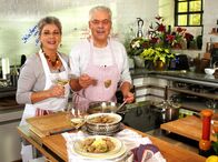 Kochen mit Martina und Moritz – WDR Fernsehen SERVICEZEIT: KOCHEN MIT MARTINA UND MORITZ, "Schwäbische Küche: jede Sünde wert" Uhr. Martina Meuth und Bernd Neuner-Duttenhofer geben Einblicke in die schwäbische Regionalküche, eine Resteküche, wie sie besser nicht sein kann.