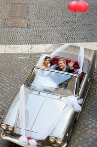 Hochzeit in Rom – . Verliebt, verlobt, verheiratet: der smarte Architekt Max (Matthias Zera) und die römische "Prinzessa" Bianca (Federica Sabatini).