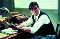Flic Story - Duell in sechs Runden – Inspektor Roger Borniche (Alain Delon) und der Schwerverbrecher Emile Buisson liefern sich über mehrere Jahre eine spektakuläre Verfolgungsjagd – durch zahlreiche Gassen, über Dächer, mit Autos und Schießereien.