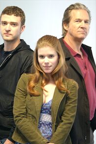 The Open Road – Müssen sich auf eine lange Reise quer durch die USA begeben, obwohl sie alles andere als ein gut eingespieltes Team sind: (v.l.n.r.) Carlton (Justin Timberlake), Lucy (Kate Mara) Kyle Garret (Jeff Bridges) ...