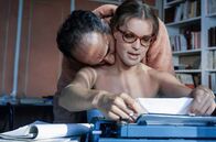 Die Dinge des Lebens – Der Pariser Architekt Pierre Bérard (Michel Piccoli) lebt mit der jungen Übersetzerin Hélène (Romy Schneider) zusammen.
