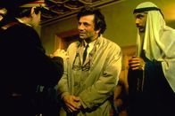 Columbo – Columbo (Peter Falk, Mitte); Hassan Salah (Hector Elizondo, r.)