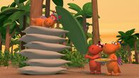 Der kleine Drache Kokosnuss – Es hat sich herumgesprochen, dass Kokosnuss ein Prinz ist. Ananas übt sich als Prinzessin – das wäre ihr Traum!