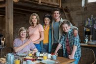 Der Ranger - Paradies Heimat – Heike Jonca (Monika Waldek), Eva-Maria Grein von Friedl (Rike Waldek), Liza Tzschirner (Emilia Graf), Philipp Danne (Jonas Waldek), Valentin Wessely (Lukas Waldek).