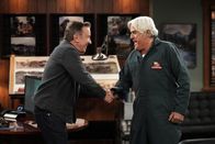 Last Man Standing – Mike Baxter (Tim Allen, l.); Joe (Jay Leno, r.)