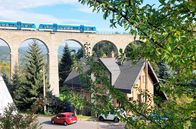 Mit dem Zug ... – Das Viadukt bei Morgenstern (Smrzovka) ist ein Highlight auf der Zugstrecke von Liberec nach Szklarska Poręba. Es wurde Ende des 19. Jahrhunderts gebaut.