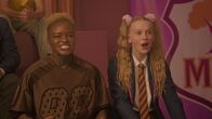 High Hoops – Boxlegende Nicola Adams und ihr größter Fan Aoife.