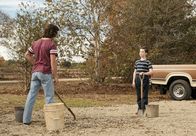 Young Sheldon – Georgie Cooper (Montana Jordan, l.); Sheldon (Iain Armitage, r.)