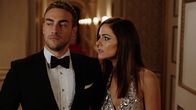 The Royals – Wie wird Jasper (Tom Austen, l.) mit der Information über das wahre Ziel des Schusses, der ihn fast umgebracht hat, umgehen? Wird er Eleanor (Alexandra Park, r.) in seine Überlegungen einbeziehen?