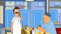 Bob's Burgers – Die jährliche Land-Schiff-Parade sorgt bei Bob (l.) für Probleme, denn nachdem die Stadt die mobilen Toilettenhäuschen direkt vor Bobs Restaurant gestellt haben, ist Teddy (r.) der einzige, der hier noch essen will ...