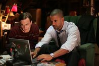 Criminal Minds – Ein Serienmörder, der seine Opfer, meist junge Frauen, quält und langsam erdrosselt, treibt sein Unwesen in der Stadt. Dr. Spencer Reid (Matthew Gray Gubler, l.) und Special Agent Derek Morgan (Shemar Moore, r.) versuchen ihm das Handwerk zu legen ...
