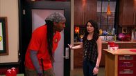 iCarly – L-R: T-Bo (Boogie), Carly Shay (Miranda Cosgrove)