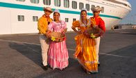 Verrückt nach Meer – Folkloregruppe am Hafen in Nicaragua an der Pier vor dem Schiff. Weiteres Bildmaterial finden Sie unter www.br-foto.de.