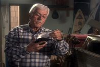 Diagnose: Mord – Dr. Mark Sloan (Dick Van Dyke) entdeckt in einem Abstellraum eine interessante Notiz ...