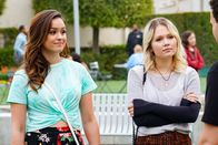 The Goldbergs – v.li.: Erica Goldberg (Hayley Orrantia), Ren (Kelli Berglund).