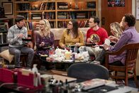The Big Bang Theory – (v.li.): Simon Helberg (Howard Wolowitz); Melissa Rauch (Bernadette Rostenkowski-Wolowitz); Mayim Bialik (Amy Farrah Fowler); Jim Parsons (Sheldon Cooper); Kaley Cuoco (Penny); Johnny Galecki (Leonard Hofstadter)
