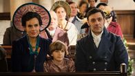 Sanditon – v.li.: Lady Susan (Sophie Winkleman), Leonora Colbourne (Flora Mitchell), Samuel Colbourne (Liam Garrigan)