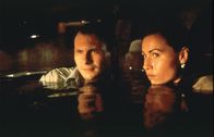 Hard Rain – In der überfluteten menschenleeren Stadt, findet Geldtransportfahrer Tom (Christian Slater) in der Künsterlin Karen (Minnie Driver) eine Verbündete.