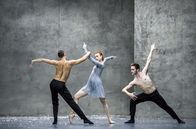 Winterreise – "Winterreise" gilt nicht nur als Höhepunkt in Franz Schuberts Liedschaffen, sondern als Gipfel des deutschen Kunstlieds überhaupt - hier als Ballett interpretiert von Christian Spuck mit der Musik von Hans Zender.