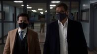 Bull – Benny Colón (Freddy Rodriguez, l.); Dr. Jason Bull (Michael Weatherly, r.)