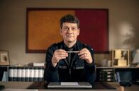 Großstadtrevier – Daniel Schirmer (Sven Fricke) leitet in Abwesenheit von Frau Küppers das Kommissariat.
