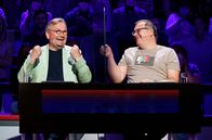 Wer weiß denn sowas? – moderator Bernd Stelter (l.) bilden ein Rateteam.