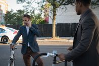 Elementary – Für Bell (Jon Michael Hill, r.) und Holmes (Jonny Lee Miller, l.) scheint ihr neuer Fall klar: Das Mordopfer, ein Archäologe, musste sterben, weil er bei seiner letzten Ausgrabung auf heikles Material gestoßen ist ...