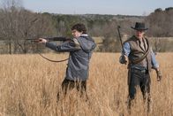 Zombieland: Doppelt hält besser – Columbus ( Jesse Eisenberg) and Tallahassee (Woody Harrelson) on the White House Lawn in Columbia Pictures' ZOMBIELAND: DOUBLE TAP.