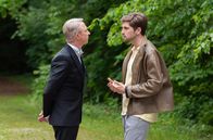 Sturm der Liebe – Henry (Elias Reichert, r., mit Martin Müller, l.) hofft, dass seine Mutter diesmal mit ihrem Plan scheitern wird.