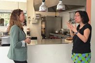 Signes – Signes Delphine Quach – barrierefreie Architektur Carole und Delphine Quach im Restaurant Vroom Copyright: SRF/RTS