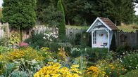 Garten & Lecker – In der ersten Folge geht es in den Hochsauerlandkreis in einen romantischen Rosengarten nach Eslohe. Magdalenes Garten ist Lebenselexier und Passion.