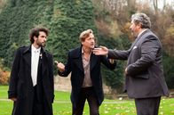 Huck – Suche nach der entführten Braut: Huck (Patrick von Blume, M.), Cem Gökhan (Aykut Kayacik, r.) und Bräutigam Bülent (Mehmet Sözer, l.) geraten in Streit.