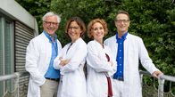 Die Ernährungs-Docs – Die Ernährungs-Docs: Jörn Klasen, Silja Schäfer, Viola Andresen und Matthias Riedl (von links), alle erfahrene Ärzt:innen, setzen auf Essen als Medizin.