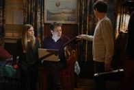 Speechless – Während Jimmy (John Ross Bowie, M.) und Dylan (Kyla Kenedy, l.) einen ganz besonderen Moment erleben, plant Ray (Mason Cook, r.) sich neu zu erfinden ...