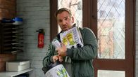 SOKO Wismar – Eine rätselhafte E-Mail auf dem Laptop des ermordeten Stadtrallye-Organisators wirft neue Fragen auf. Kriminalhauptkommissar Lars Pöhlmann (Dominic Boeer) vermutet, dass das Opfer den Brauereibesitzer Bernd Althaus erpresst haben könnte. Verbirgt Althaus ein schmutziges Geheimnis? Lars geht der Sache auf den Grund.