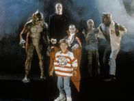 Monster Busters – Da kommen alle hundert Jahre und bei Vollmond die gruseligsten Gestalten zusammen, um endlich das Gute und die Menschen zu besiegen. Heute ist es wieder soweit: In einem kleinen Provinzstädtchen bricht das Chaos aus, als Graf Dracula mit seinem fiesen Gefolge einfällt. Einzig die Jugend um Robby Kiger weiß sich monsterhaft zu wehren.