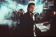Black Rain – Der New Yorker Polizist Nick Conklin (Michael Douglas, M.) ist in Japan eigentlich nur als Beobachter zugelassen. Doch er widersetzt sich dem Gesetz und beschließt, auf eigene Faust zu ermitteln ...