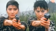 Dragon Force – v.li.: Hsie Wan-Chin (Cynthia Khan), May (Moon Lee)