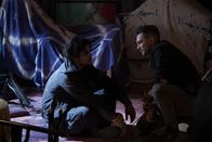 The 100 – Bellamy Blake (Bob Morley, l.); John Murphy (Richard Harmon, r.)